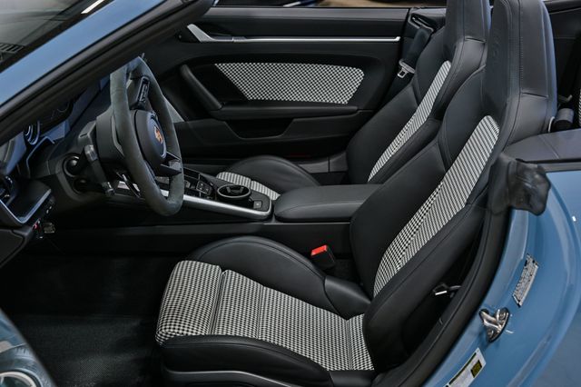 2025 Porsche 911 Turbo S Cabriolet - 22940987 - 31