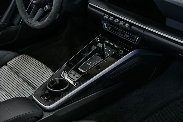 2025 Porsche 911 Turbo S Cabriolet - 22940987 - 37