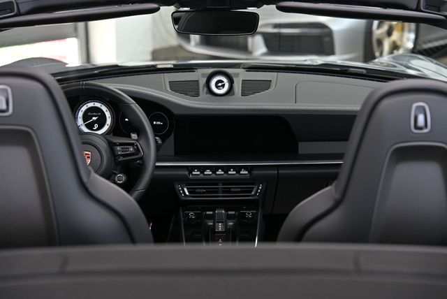 2025 Porsche 911 Turbo S Cabriolet - 22974317 - 40