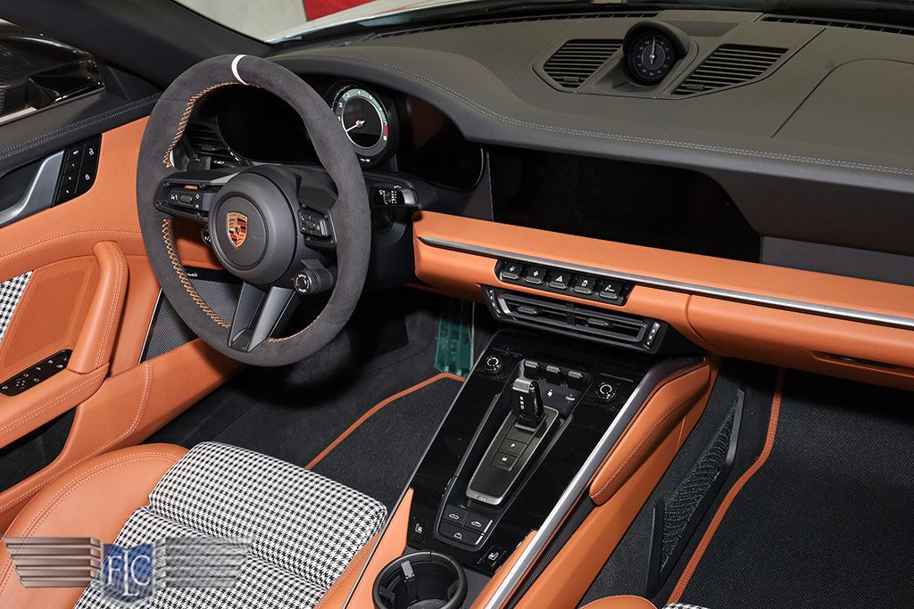2025 Porsche 911 Turbo S Cabriolet - 23038395 - 22