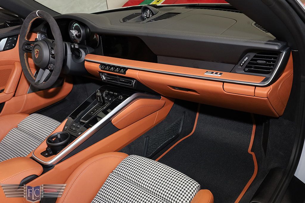 2025 Porsche 911 Turbo S Cabriolet - 23038395 - 24