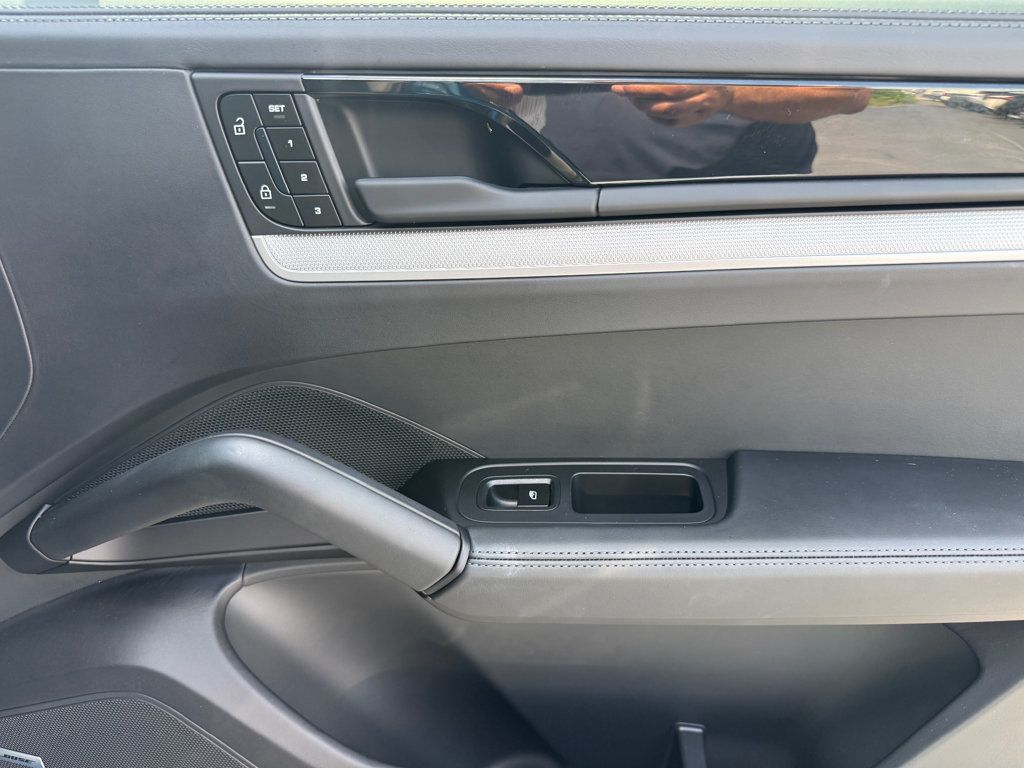 2025 Porsche Cayenne AWD - 23064064 - 35