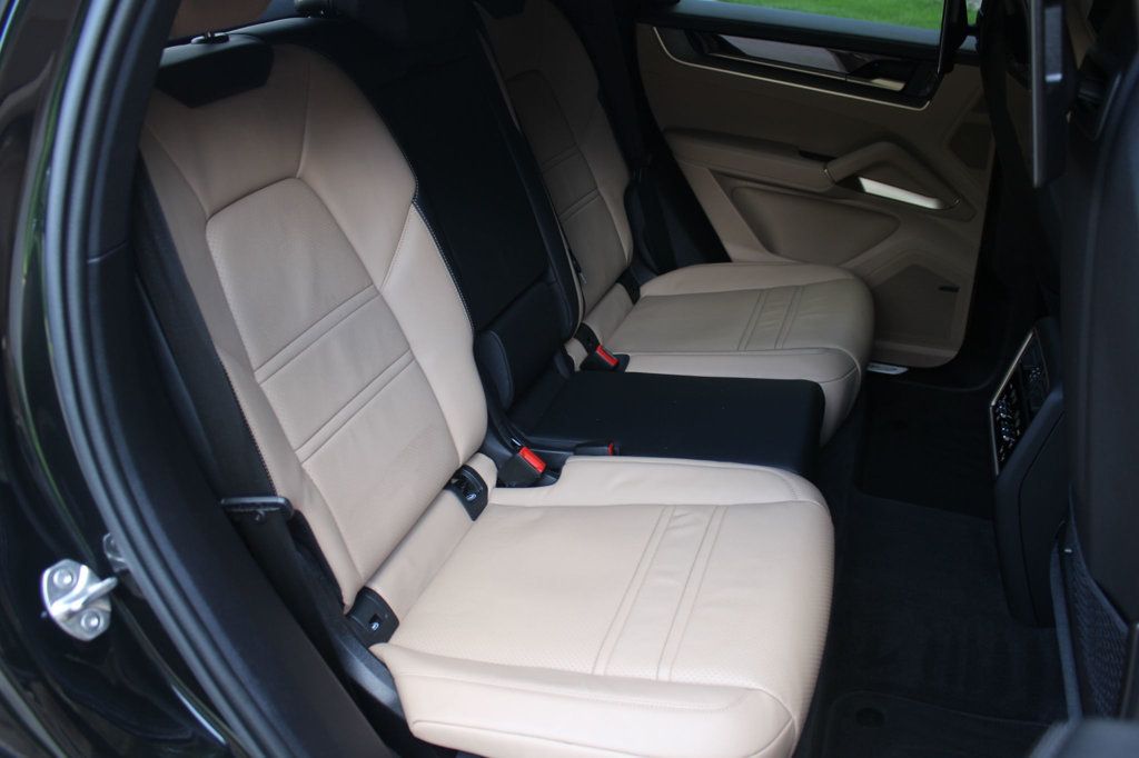 2025 Porsche Cayenne Coupe AWD - 23035172 - 29