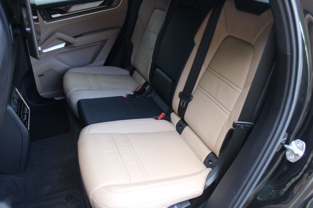 2025 Porsche Cayenne Coupe AWD - 23035172 - 30