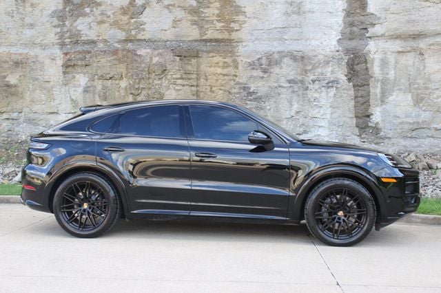 2025 Porsche Cayenne Coupe AWD - 23035172 - 3