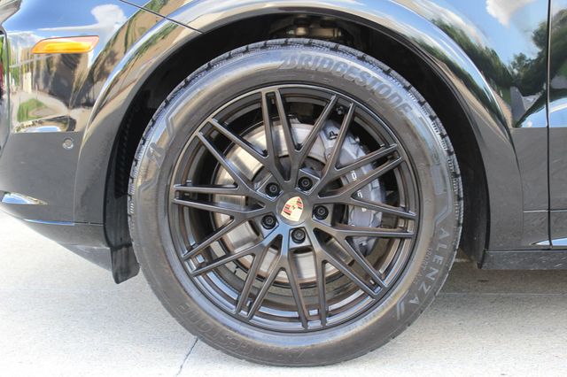 2025 Porsche Cayenne Coupe AWD - 23035172 - 45