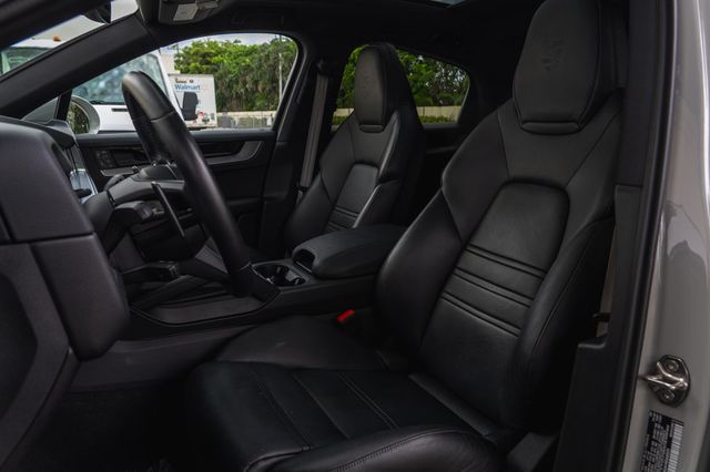 2025 Porsche Cayenne Coupe AWD - 23034450 - 12