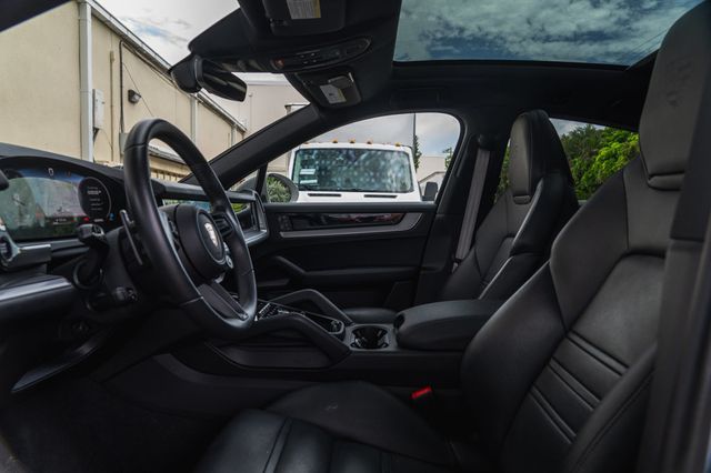 2025 Porsche Cayenne Coupe AWD - 23034450 - 13