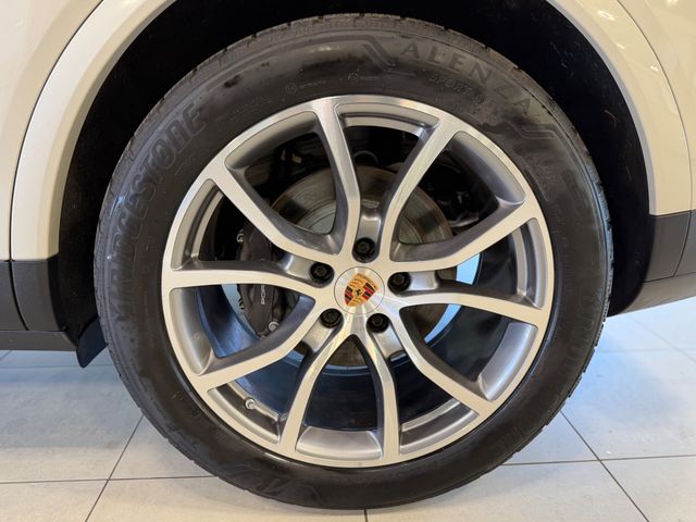 2025 Porsche Cayenne E-Hybrid AWD - 23097667 - 37