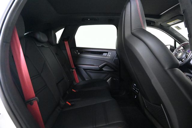 2025 Porsche Cayenne GTS - 22989638 - 18