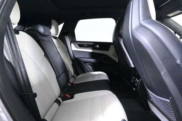 2025 Porsche Cayenne GTS - 23026377 - 18
