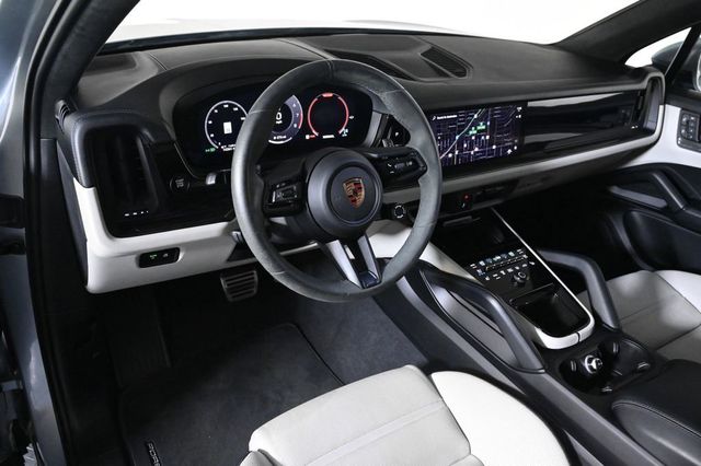 2025 Porsche Cayenne GTS - 23026377 - 3