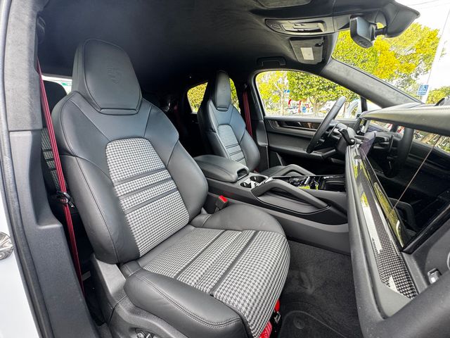 2025 Porsche Cayenne GTS Coupe AWD - 22956149 - 19