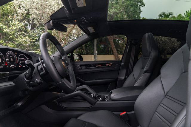 2025 Porsche Cayenne GTS Coupe AWD - 23037995 - 13