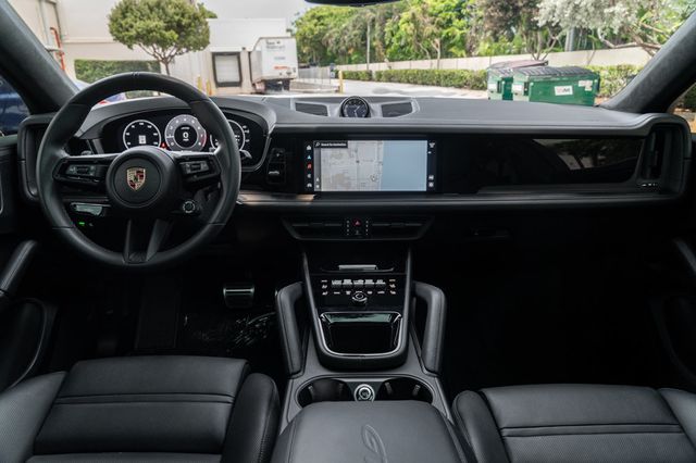 2025 Porsche Cayenne GTS Coupe AWD - 23037995 - 17
