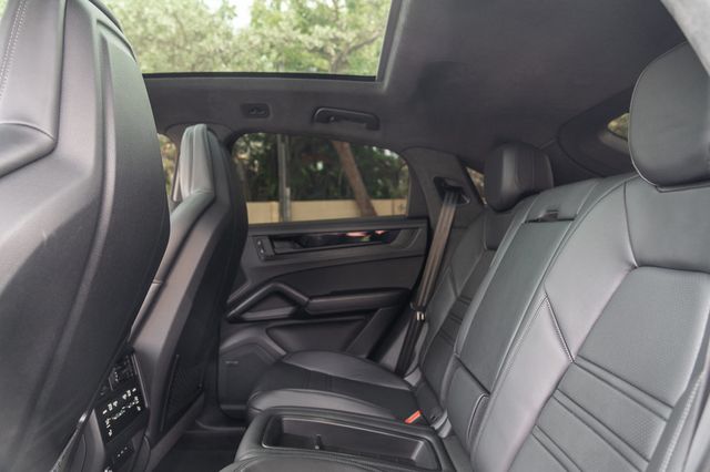 2025 Porsche Cayenne GTS Coupe AWD - 23037995 - 19