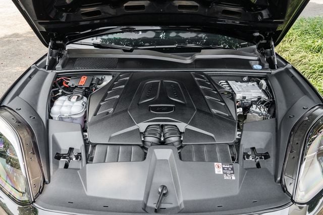 2025 Porsche Cayenne GTS Coupe AWD - 23037995 - 26