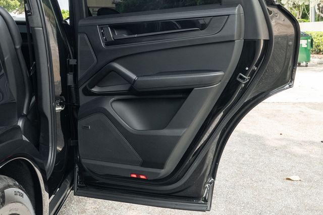 2025 Porsche Cayenne GTS Coupe AWD - 23037995 - 29