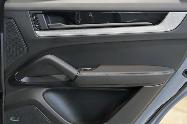 2025 Porsche Cayenne S Coupe AWD - 23007101 - 33