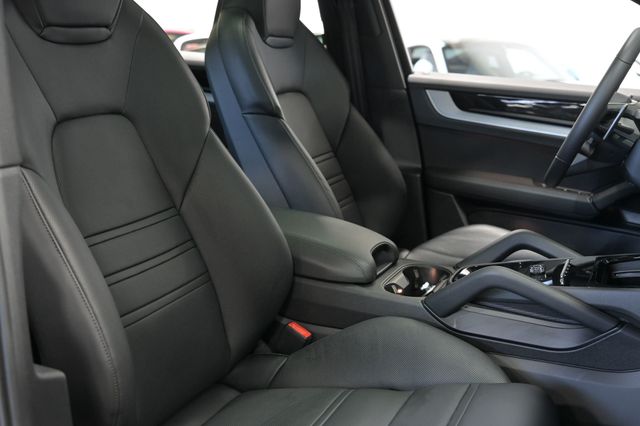 2025 Porsche Cayenne S Coupe AWD - 23007101 - 35