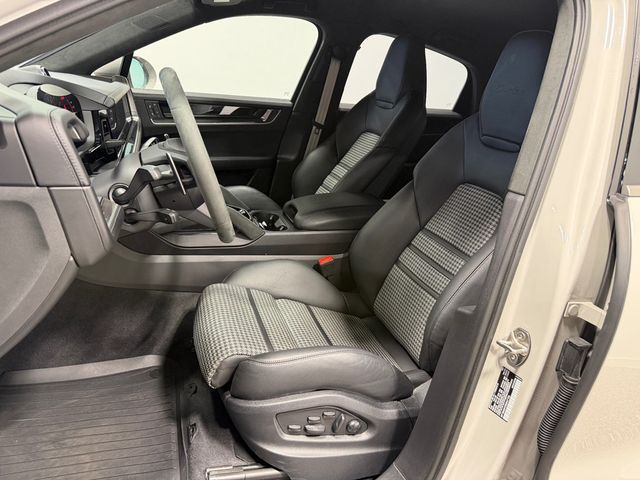 2025 Porsche Cayenne Turbo E-Hybrid Coupe AWD - 23065574 - 13