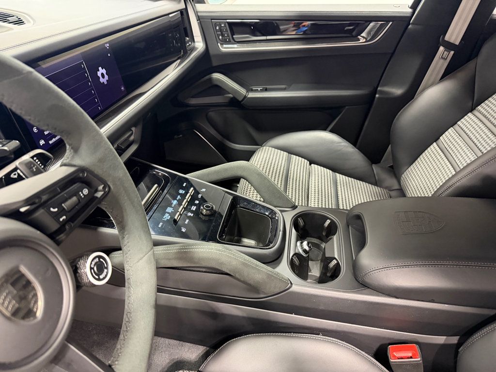 2025 Porsche Cayenne Turbo E-Hybrid Coupe AWD - 23065574 - 14