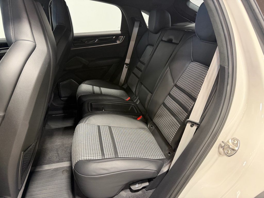 2025 Porsche Cayenne Turbo E-Hybrid Coupe AWD - 23065574 - 26