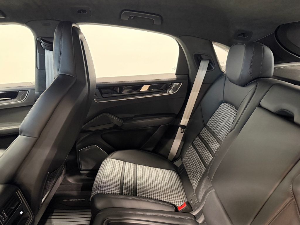 2025 Porsche Cayenne Turbo E-Hybrid Coupe AWD - 23065574 - 34