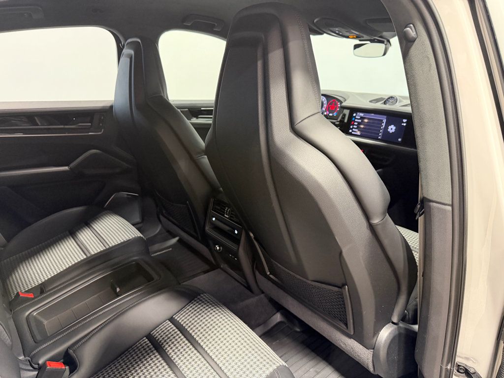 2025 Porsche Cayenne Turbo E-Hybrid Coupe AWD - 23065574 - 46
