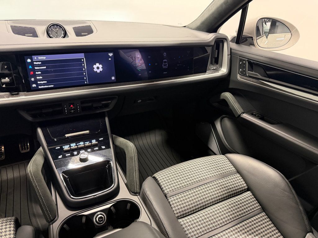 2025 Porsche Cayenne Turbo E-Hybrid Coupe AWD - 23065574 - 50