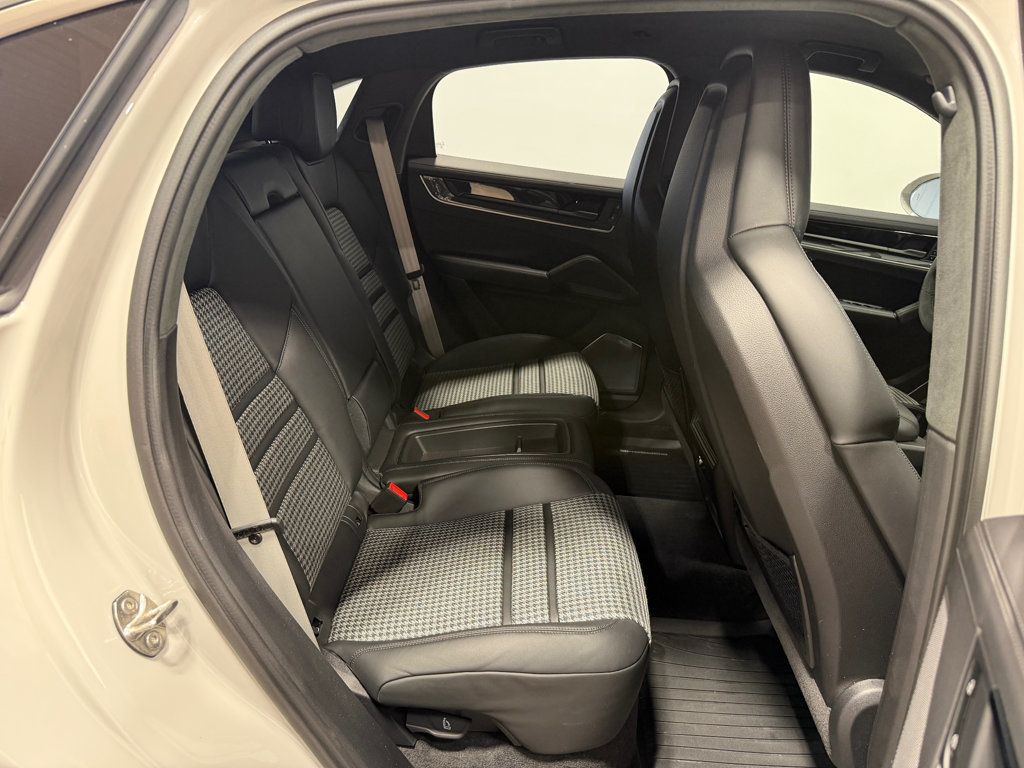 2025 Porsche Cayenne Turbo E-Hybrid Coupe AWD - 23065574 - 53
