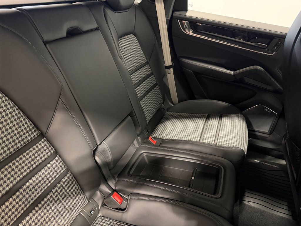 2025 Porsche Cayenne Turbo E-Hybrid Coupe AWD - 23065574 - 54