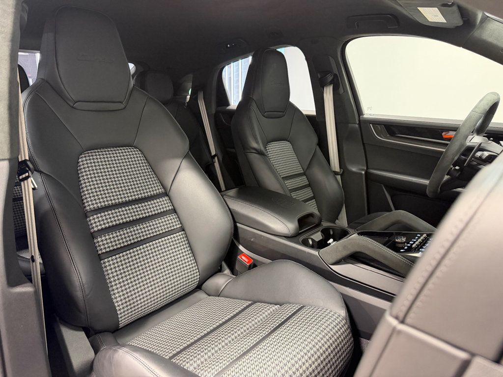 2025 Porsche Cayenne Turbo E-Hybrid Coupe AWD - 23065574 - 69