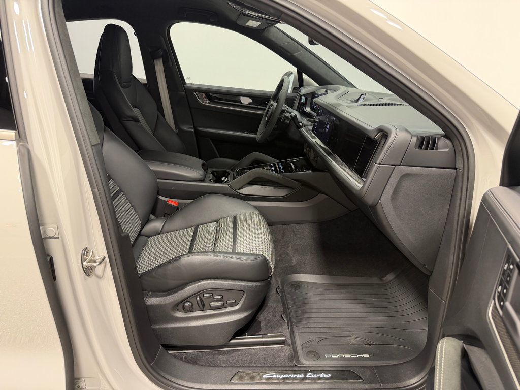 2025 Porsche Cayenne Turbo E-Hybrid Coupe AWD - 23065574 - 70