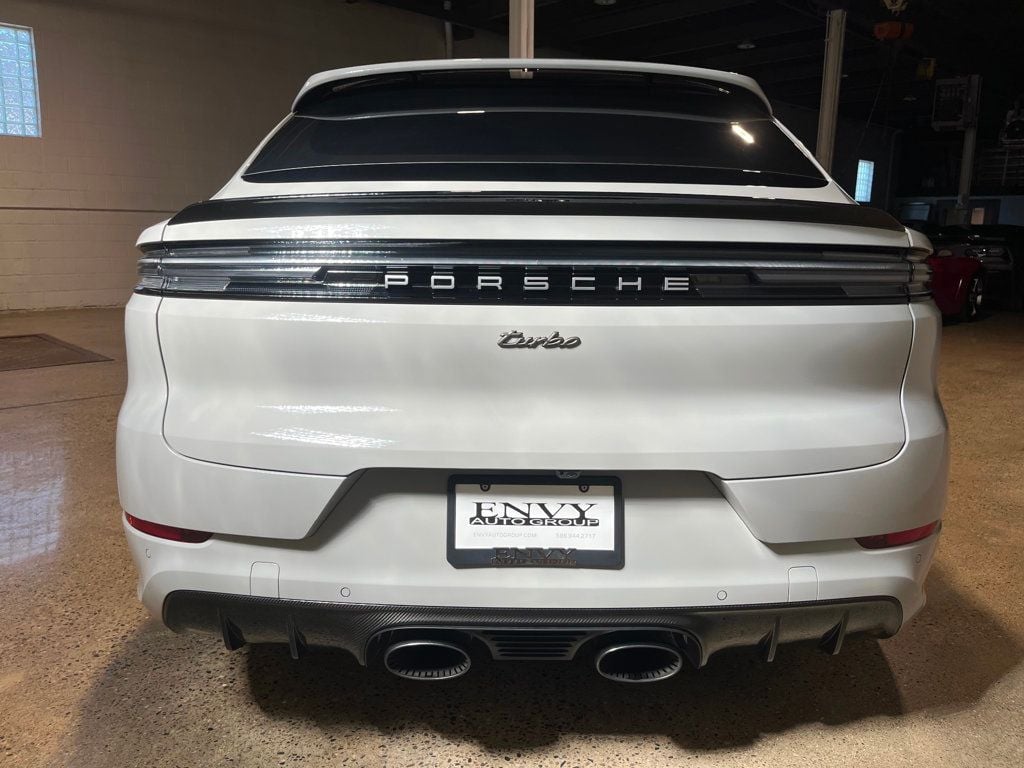 2025 Porsche Cayenne Turbo E-Hybrid Coupe photo 13