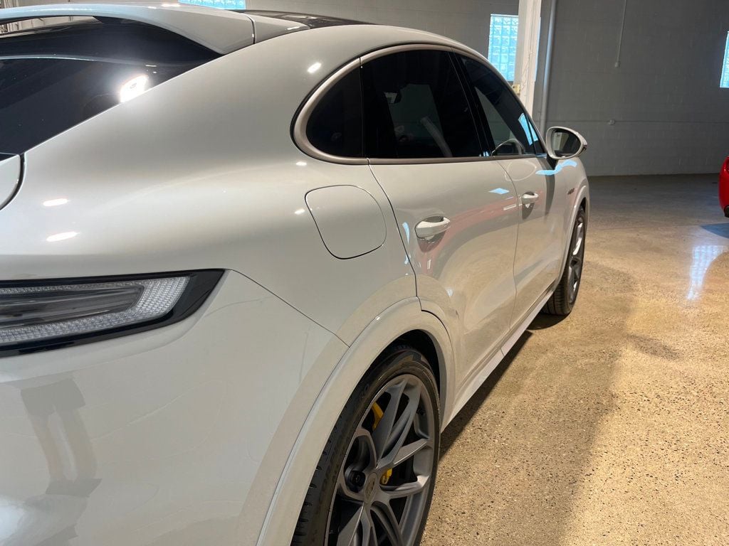 2025 Porsche Cayenne Turbo E-Hybrid Coupe photo 15