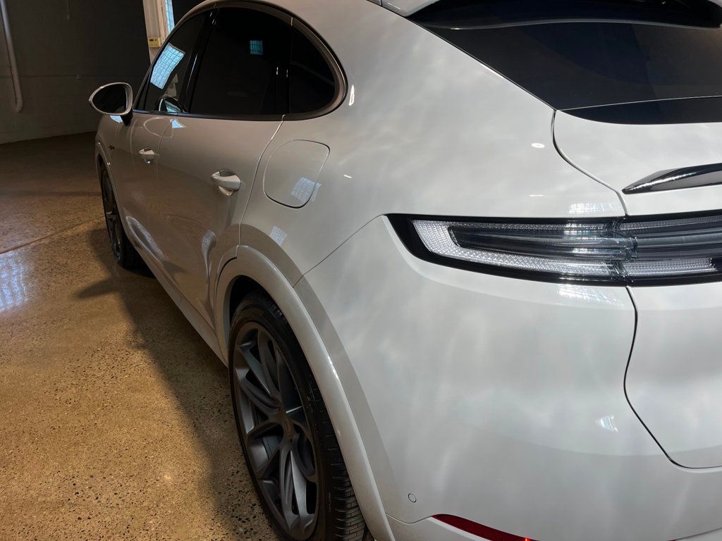 2025 Porsche Cayenne Turbo E-Hybrid Coupe photo 16