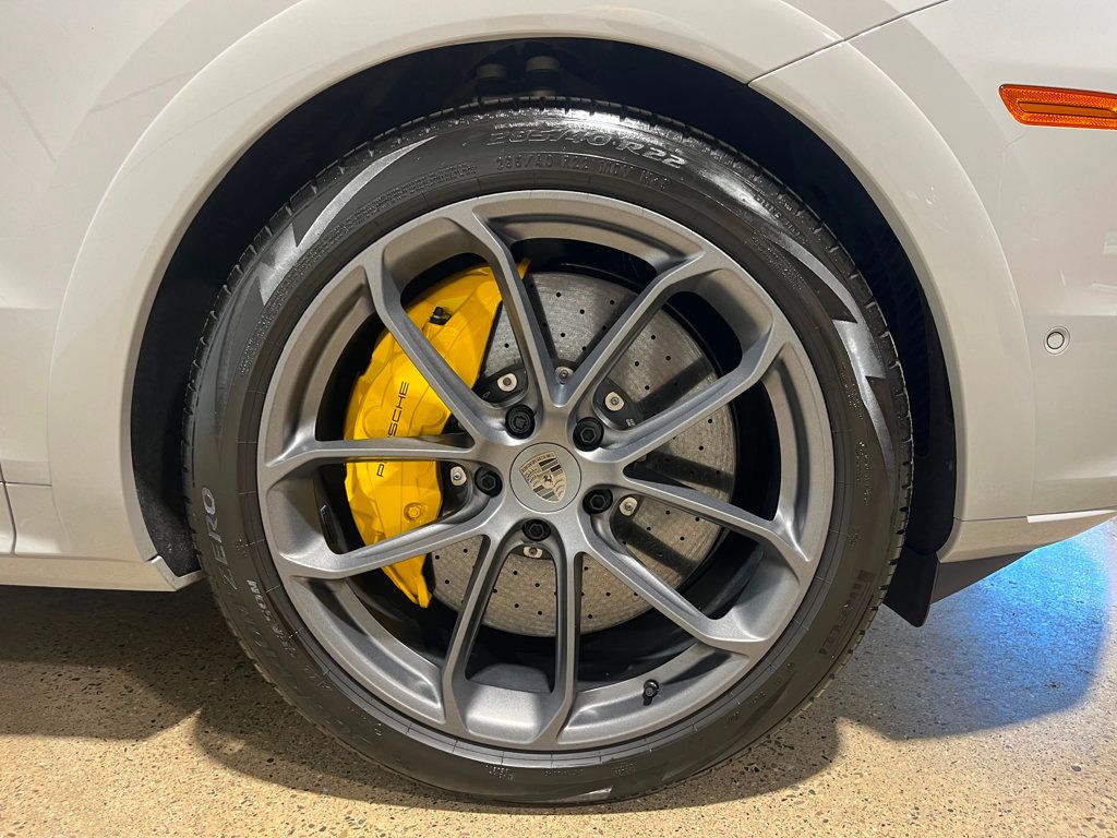 2025 Porsche Cayenne Turbo E-Hybrid Coupe photo 18