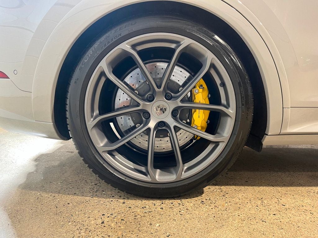 2025 Porsche Cayenne Turbo E-Hybrid Coupe photo 19