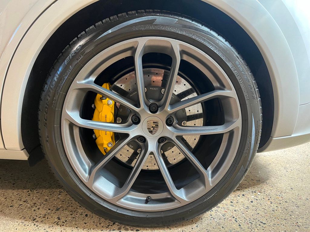 2025 Porsche Cayenne Turbo E-Hybrid Coupe photo 20