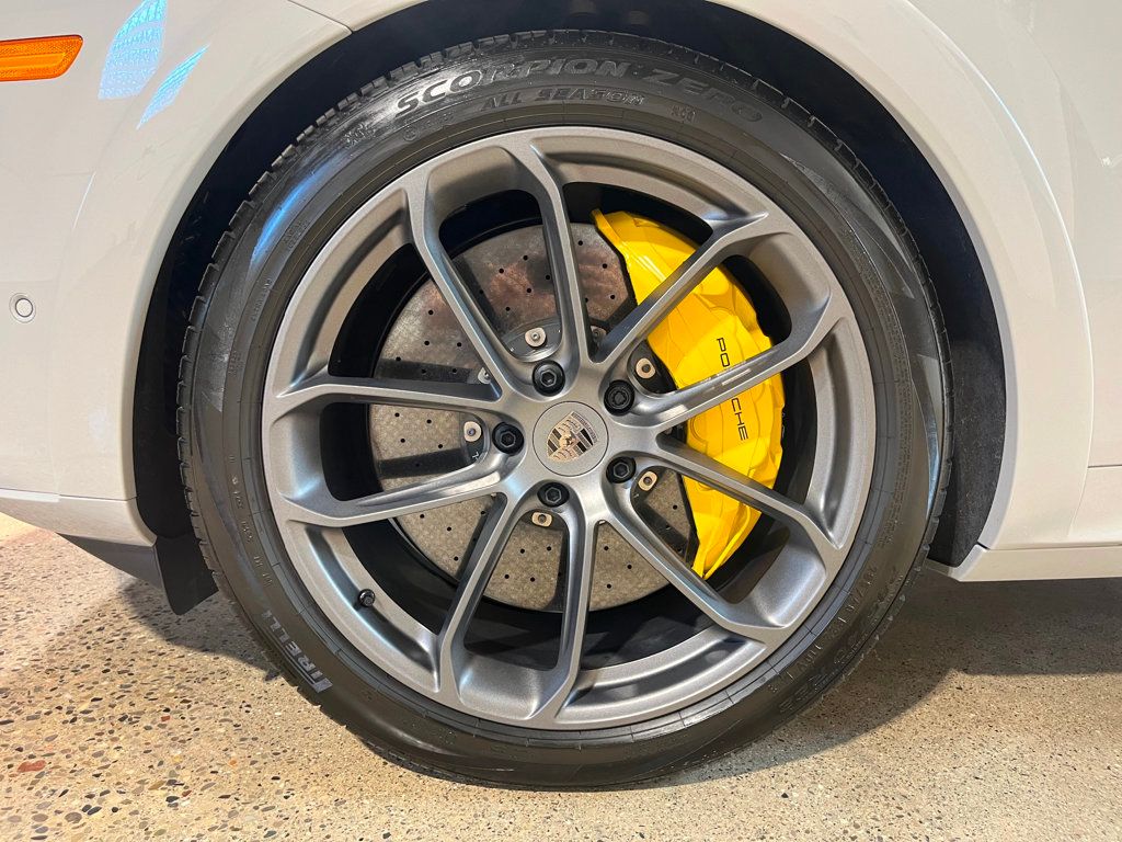 2025 Porsche Cayenne Turbo E-Hybrid Coupe photo 21
