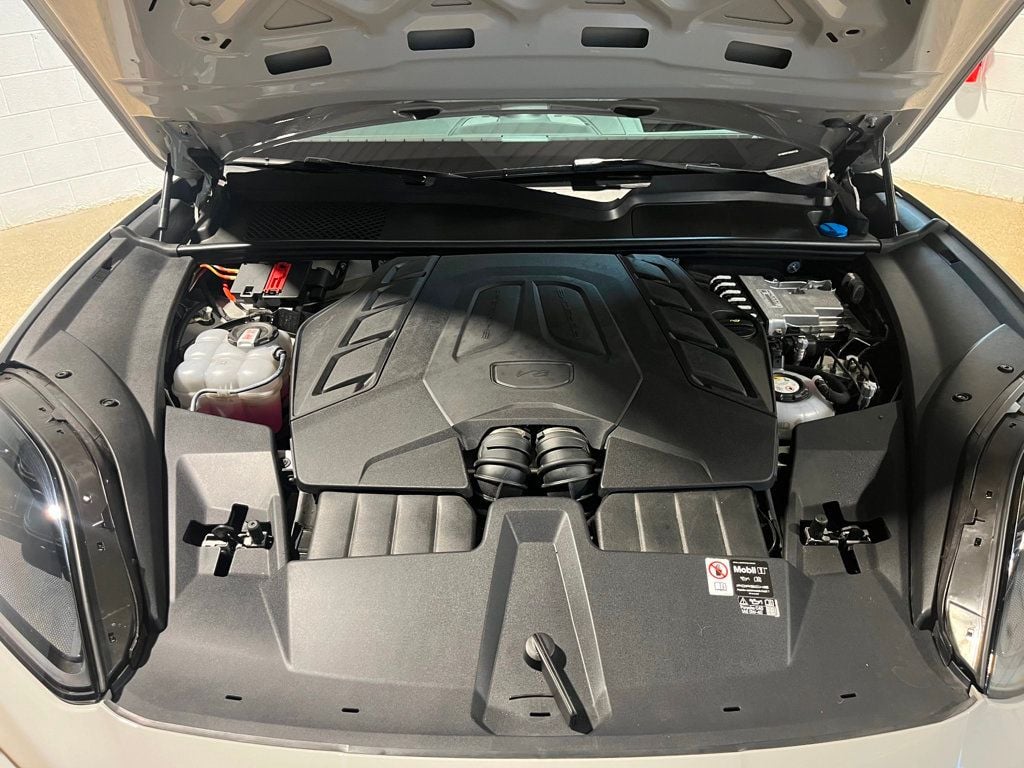 2025 Porsche Cayenne Turbo E-Hybrid Coupe photo 22