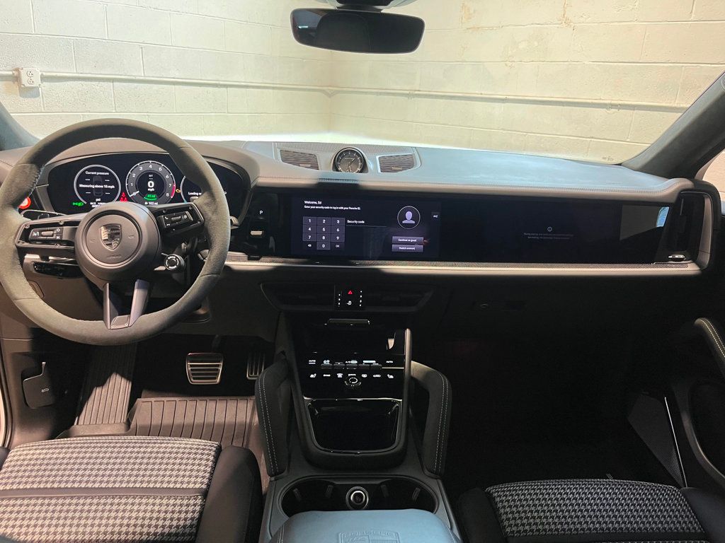 2025 Porsche Cayenne Turbo E-Hybrid Coupe photo 23