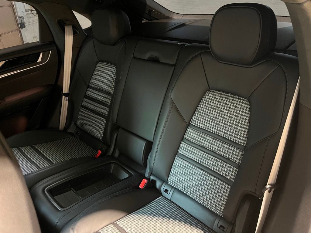2025 Porsche Cayenne Turbo E-Hybrid Coupe photo 28