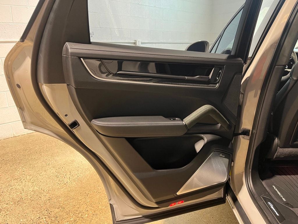 2025 Porsche Cayenne Turbo E-Hybrid Coupe photo 30
