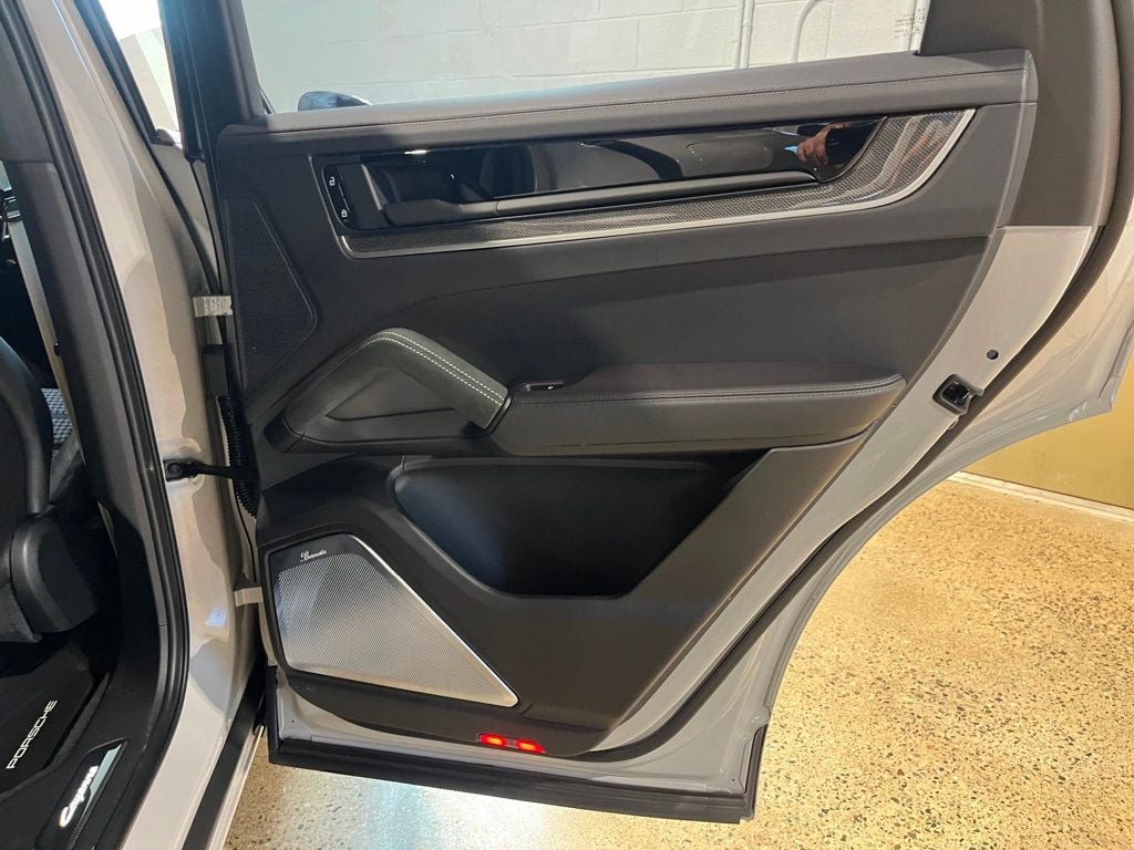 2025 Porsche Cayenne Turbo E-Hybrid Coupe photo 34