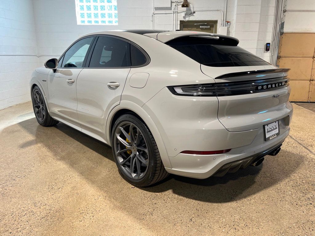 2025 Porsche Cayenne Turbo E-Hybrid Coupe photo 38