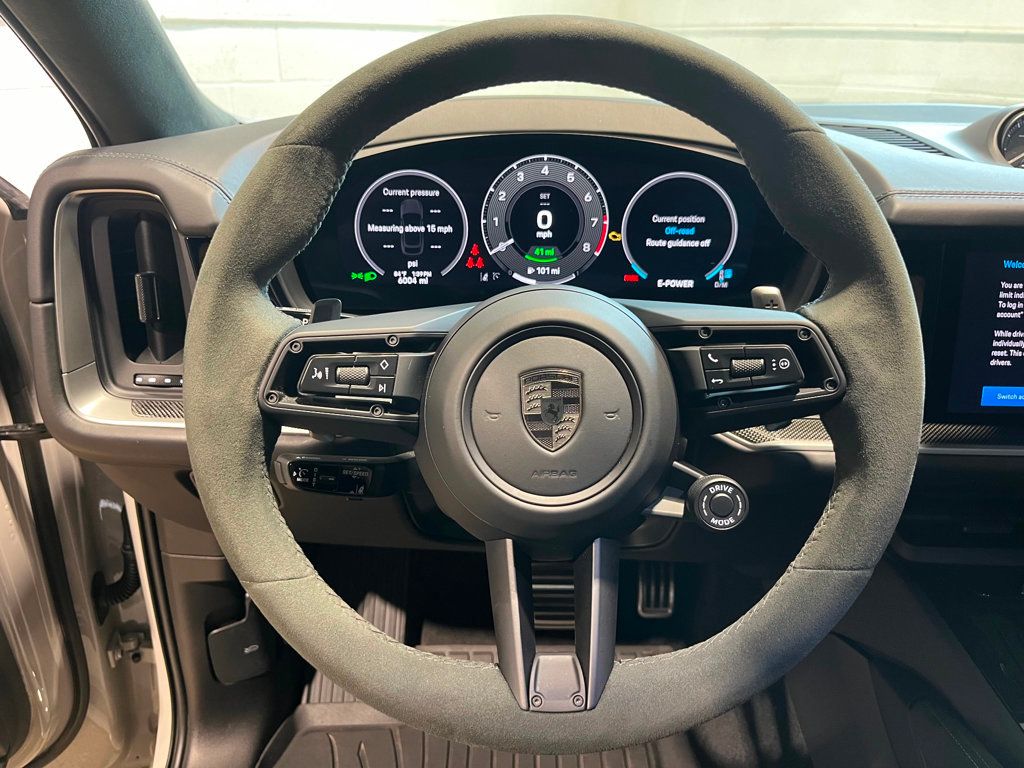 2025 Porsche Cayenne Turbo E-Hybrid Coupe photo 46