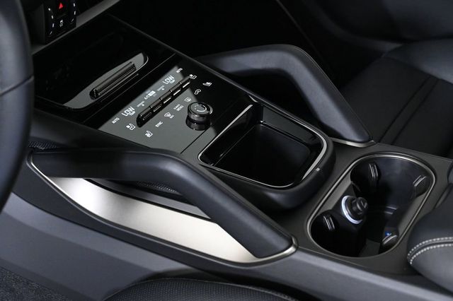 2025 Porsche Cayenne E-Hybrid Coupe Turbo - 22937018 - 24