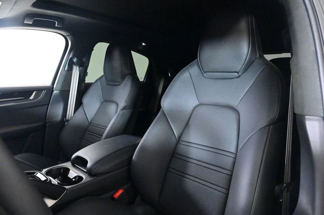2025 Porsche Cayenne E-Hybrid Coupe Turbo - 22937018 - 4